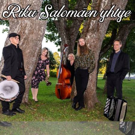 Riku Salomaen yhtye perinteistä tanssimusiikkia