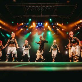 Danny´s Bollywood Dance Crew - tanssiesityksiä Suomeen